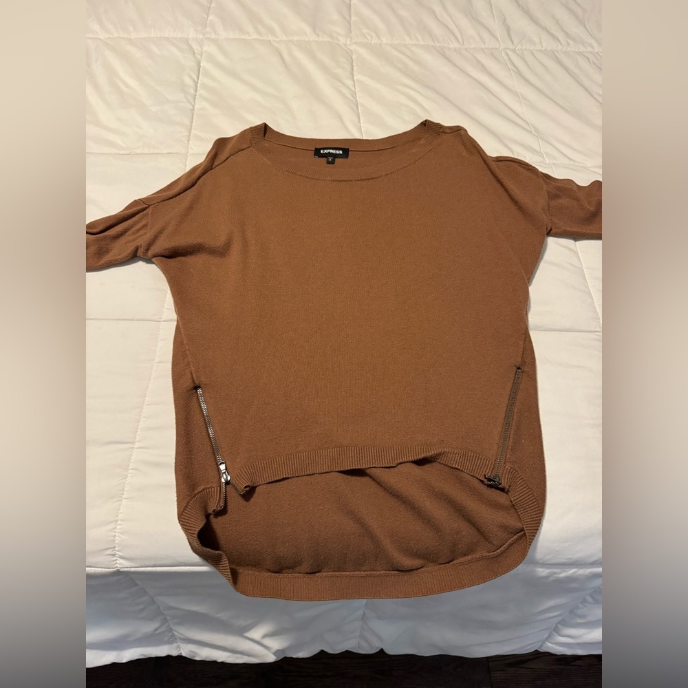 Small tan women’s express sweater
